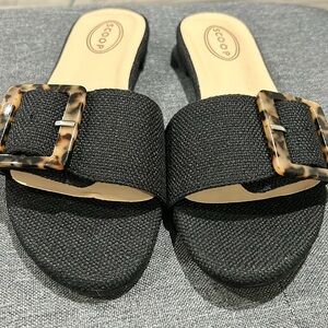 New in Box Scoop Women's Black Linen SZ 8.5 Tortoise Shell Buckle Slide Sandals